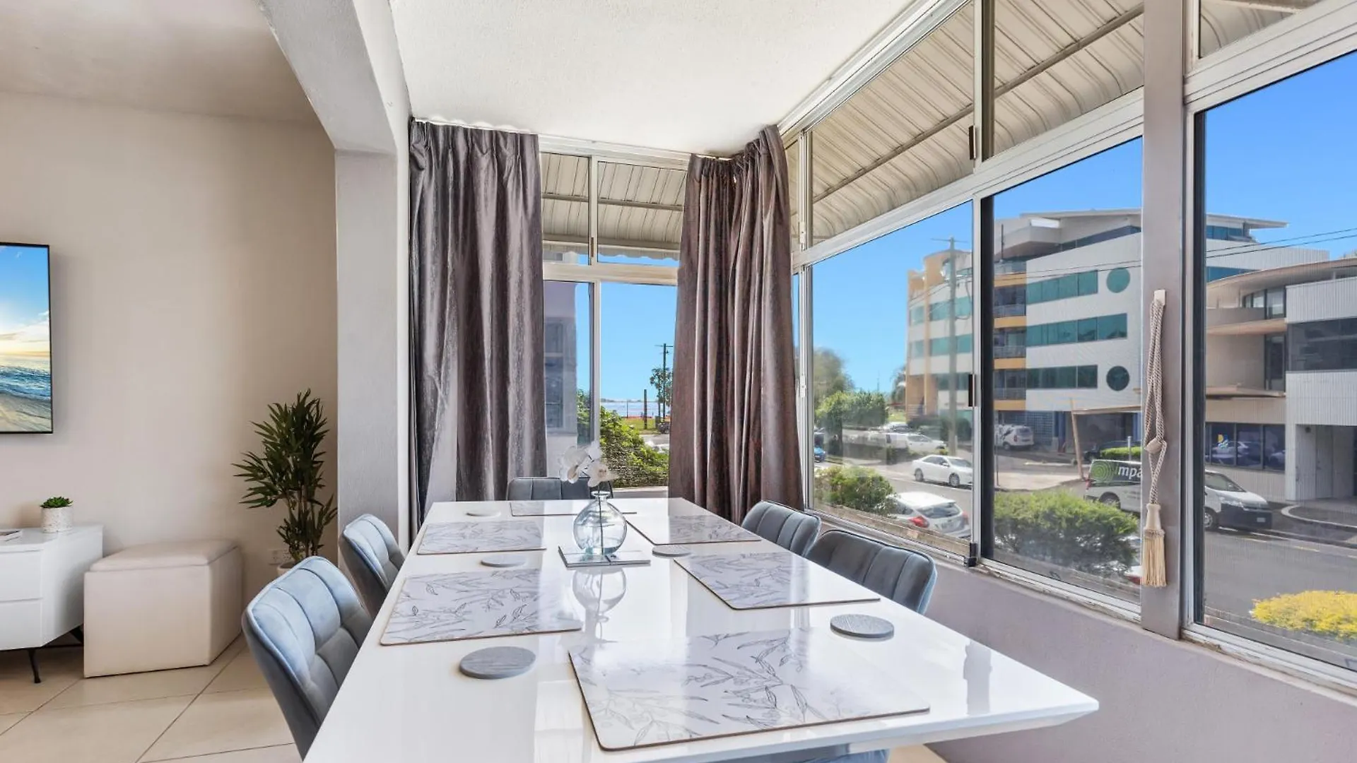 Beachfront 2-Bedroom Apartment With Secure Parking Maroochydore
