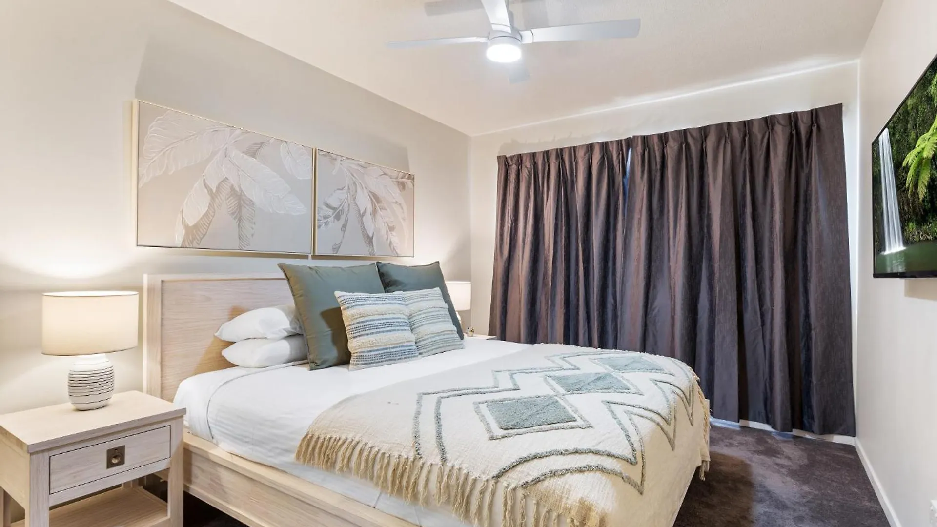 Beachfront 2-Bedroom Apartment With Secure Parking Maroochydore
