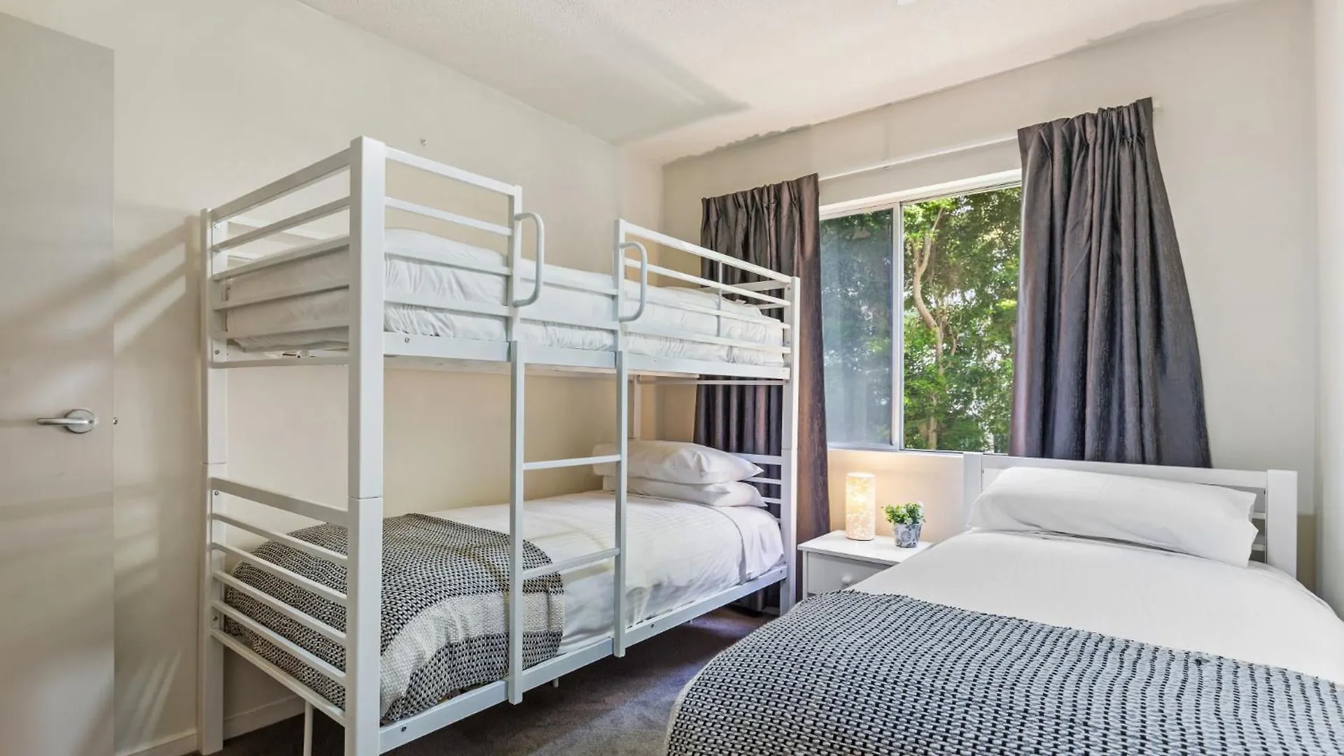 Beachfront 2-Bedroom Apartment With Secure Parking Maroochydore
