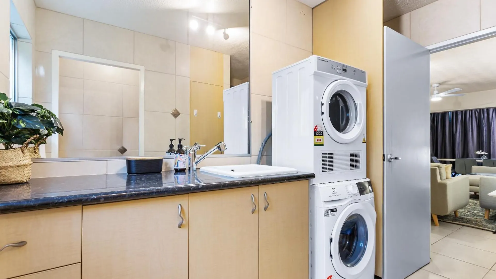 Beachfront 2-Bedroom Apartment With Secure Parking Maroochydore